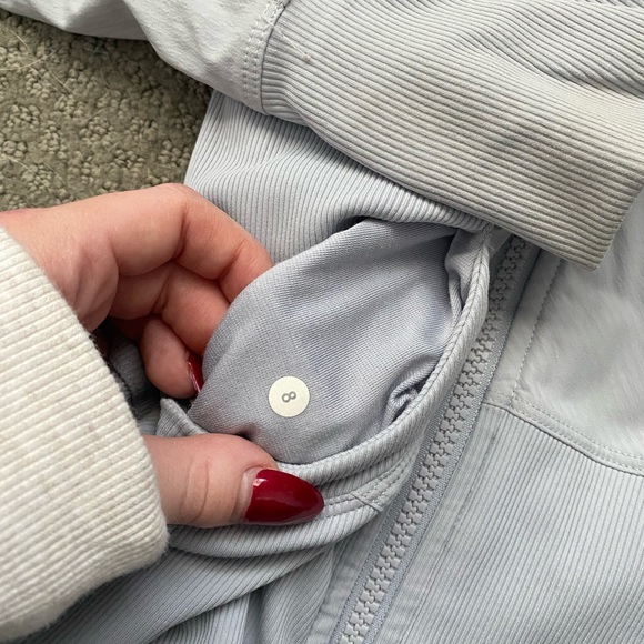 Lululemon zip up - Picture 3 of 4
